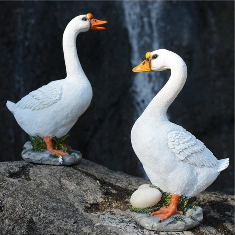 Resin Lifelike Goose Statue Garden Ornament